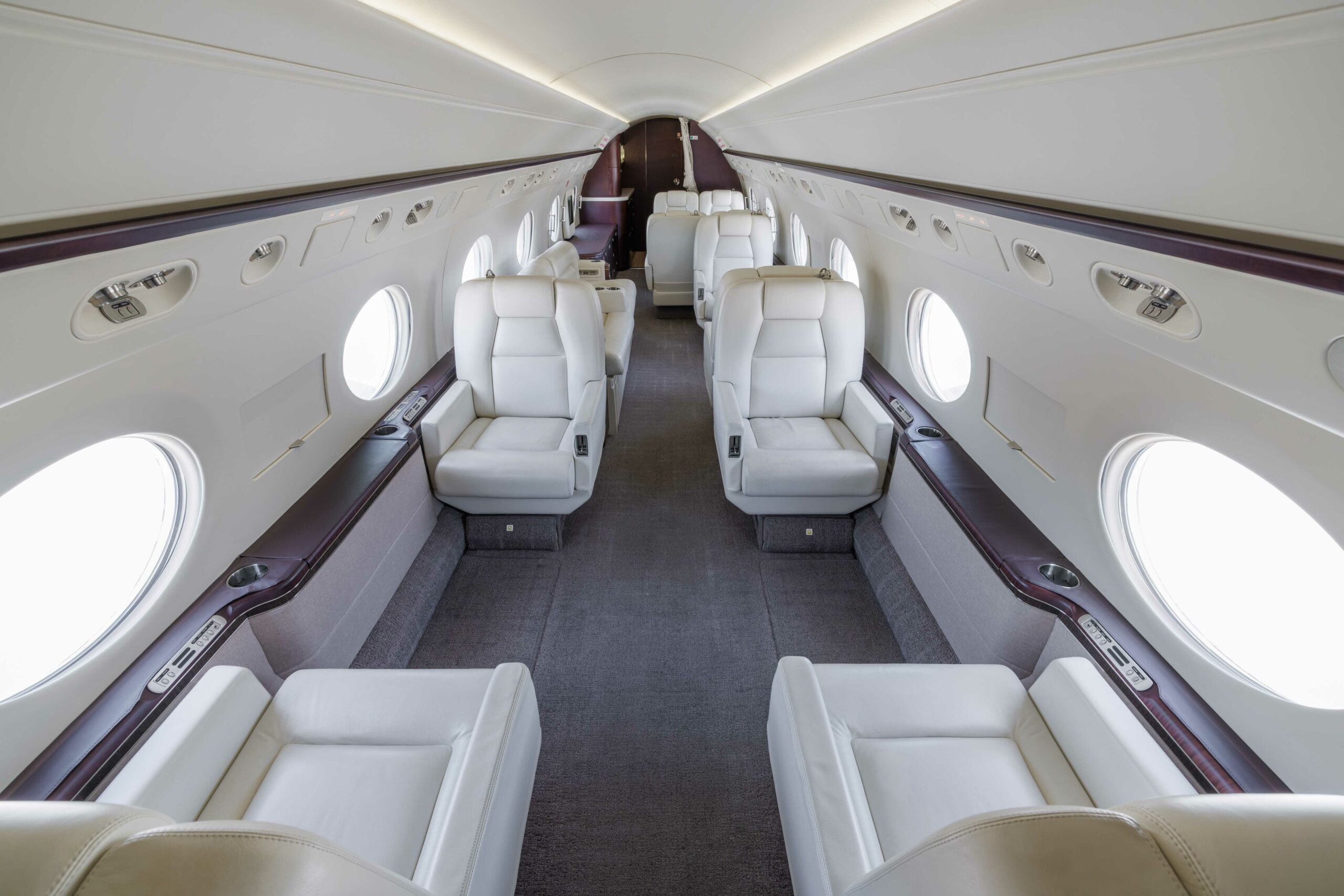 Gulfstream G550 luxurious forward cabin seating – 15-passenger configuration