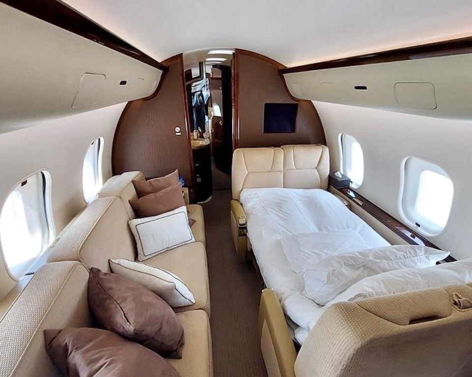 Global 5000 Cabin Interior Bed